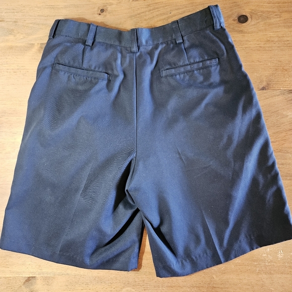 Izod X.F.G. Pleated Golf Shorts Navy Size 32 - Picture 4 of 7